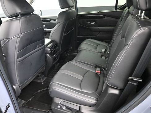 Certified 2025 Honda Pilot Touring image 10