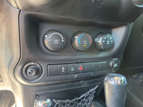Used 2017 Jeep Wrangler Unlimited Sport w/ Quick Order Package 24S AWD/4WD image 17