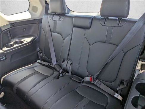 Used 2024 Honda Pilot Touring image 25