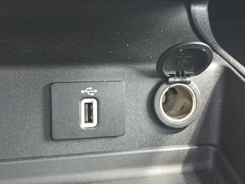 Used 2017 Ford Fusion Energi SE image 10