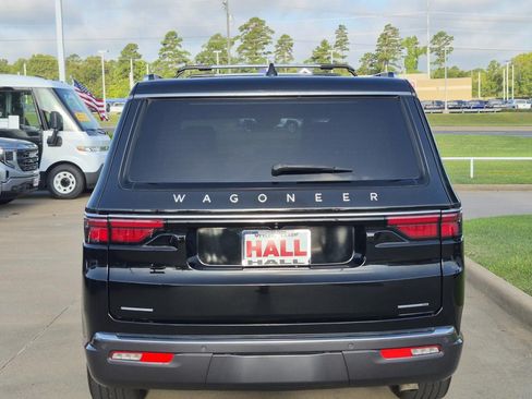 Used 2022 Jeep Wagoneer Series III w/ Premium Group I AWD/4WD image 5
