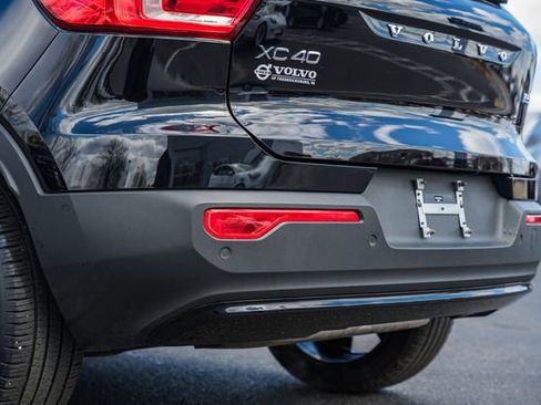 Certified 2024 Volvo XC40 B5 Plus w/ Protection Package Premier image 7