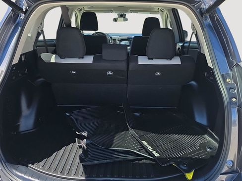 Used 2018 Toyota RAV4 XLE AWD/4WD image 10