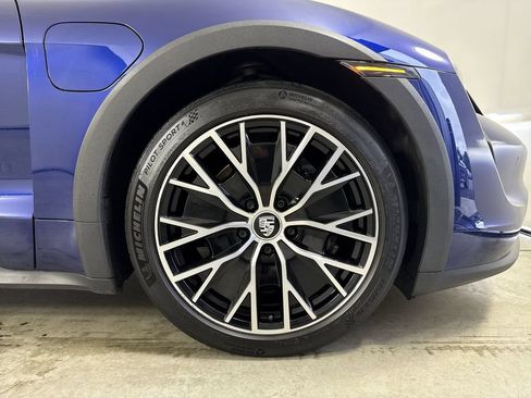 Certified 2023 Porsche Taycan 4 Cross Turismo AWD/4WD image 15