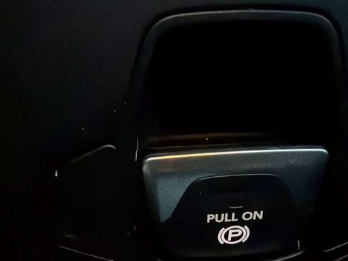 Used 2021 Jeep Renegade Latitude FWD image 27
