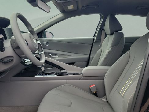 Certified 2025 Hyundai Elantra Hybrid FWD image 13