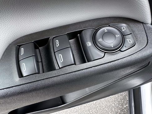 Used 2023 Chevrolet Equinox LS w/ LS Convenience Package AWD/4WD image 9