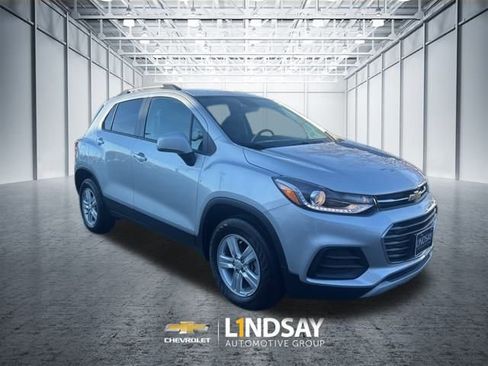 Used 2022 Chevrolet Trax LT w/ LT Convenience Package image 18