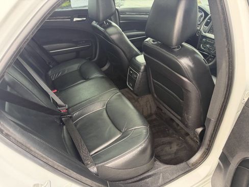 Used 2016 Chrysler 300 Limited image 23