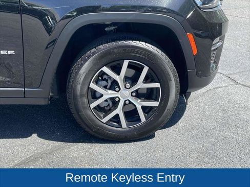 Certified 2025 Jeep Grand Cherokee Limited w/ Luxury Tech Group II AWD/4WD image 11
