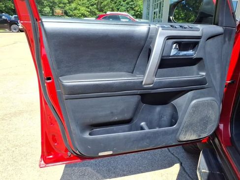 Used 2014 Toyota 4Runner SR5 AWD/4WD image 20