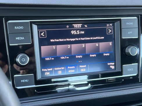 Used 2024 Volkswagen Jetta SE image 17