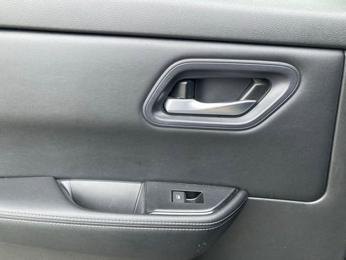 Used 2024 Nissan Rogue SV FWD image 12