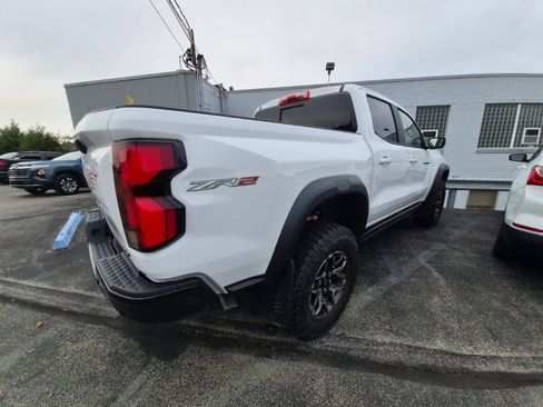 Used 2025 Chevrolet Colorado ZR2 w/ Technology Package AWD/4WD image 7