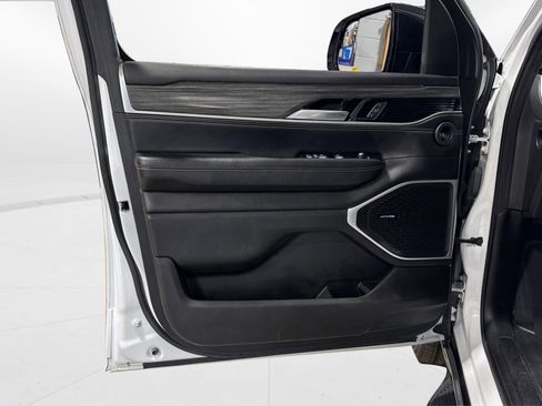 Used 2024 Jeep Wagoneer Series II w/ Flexible Seating Group image 16