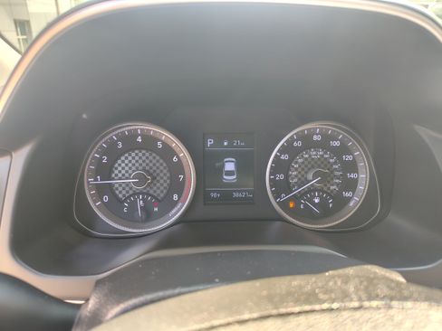 Used 2020 Hyundai Elantra SE FWD image 22