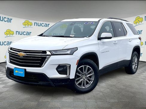 Used 2023 Chevrolet Traverse LT image 3
