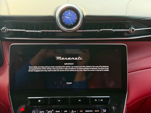 Used 2023 Maserati Grecale Modena AWD/4WD image 17