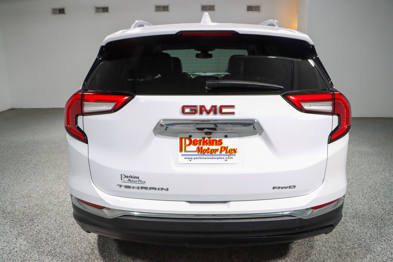 Used 2024 GMC Terrain SLT AWD/4WD image 8