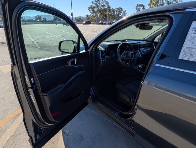 Used 2023 Kia Sorento LX FWD image 33