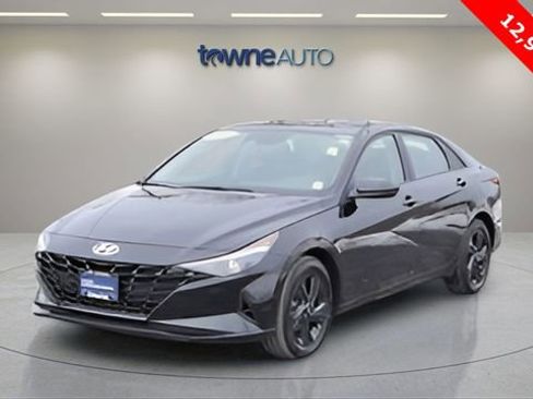 Used 2023 Hyundai Elantra SEL w/ Preferred Accessory Package image 3