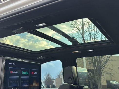 Used 2022 Cadillac Escalade ESV Sport Platinum w/ Heavy-Duty Trailer Package image 35