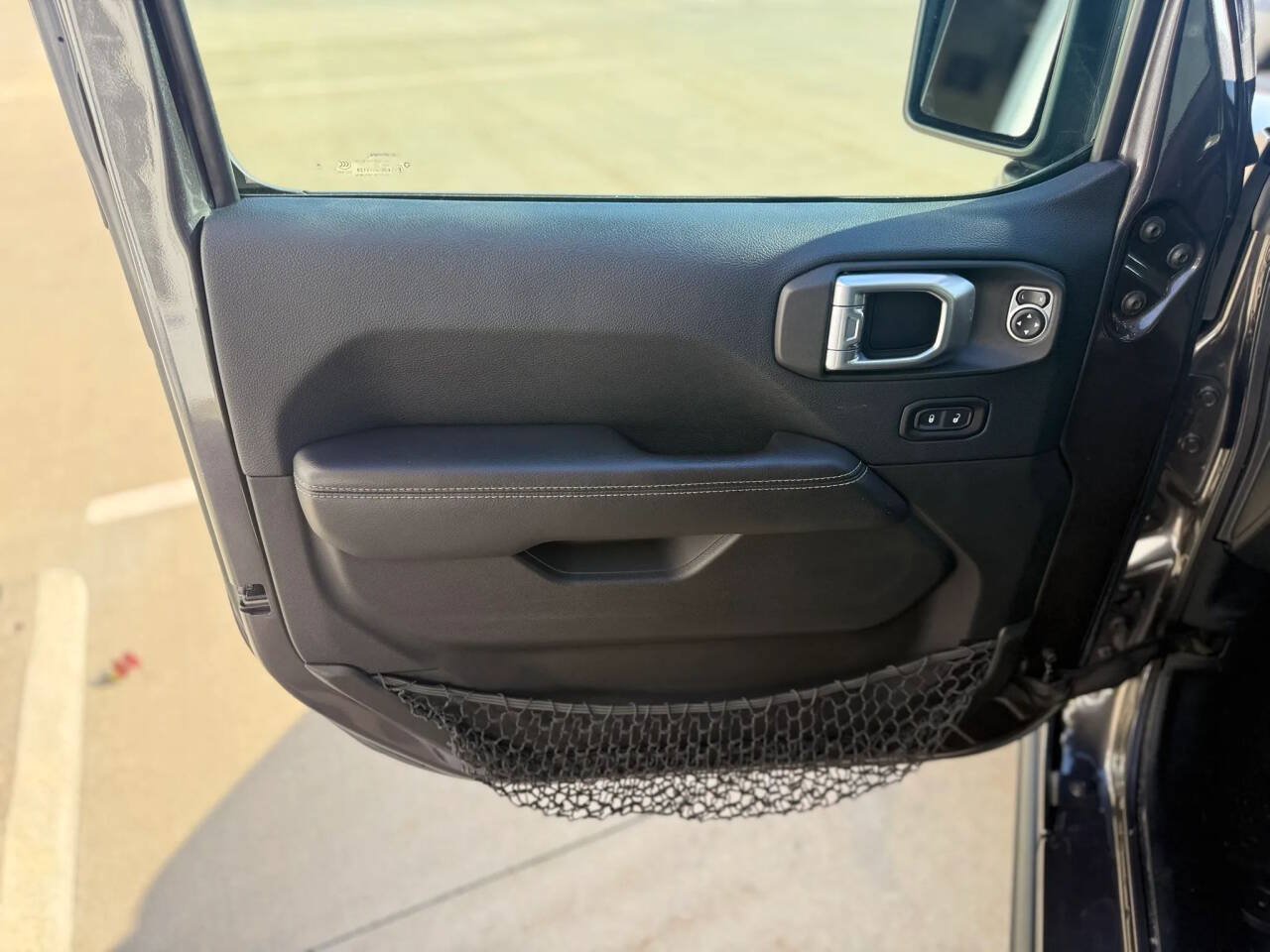 Used 2018 Jeep Wrangler Unlimited Sahara AWD/4WD image 12