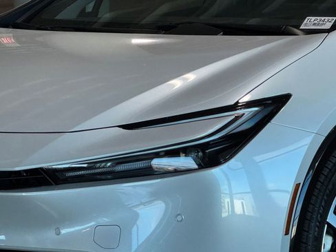 New 2026 Toyota Prius Plug-In Hybrid FWD image 5