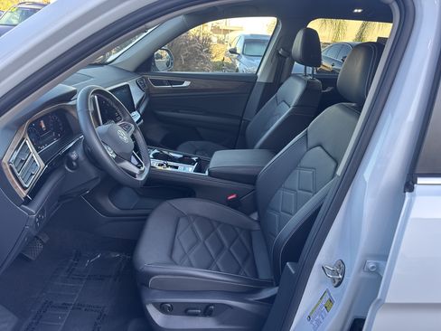 Used 2026 Volkswagen Atlas SE FWD image 15