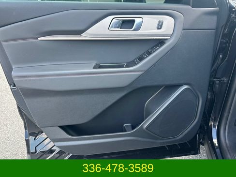 Used 2026 Ford Explorer Active RWD image 10