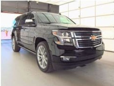 Used 2019 Chevrolet Suburban Premier w/ Premier Plus Edition AWD/4WD image 2