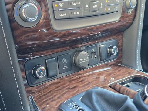 Used 2019 Nissan Armada Platinum w/ Captain's Chairs Package AWD/4WD image 24