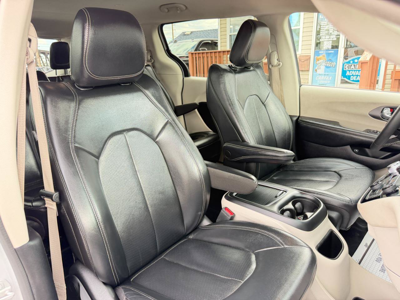 Used 2022 Chrysler Pacifica Touring-L FWD image 49