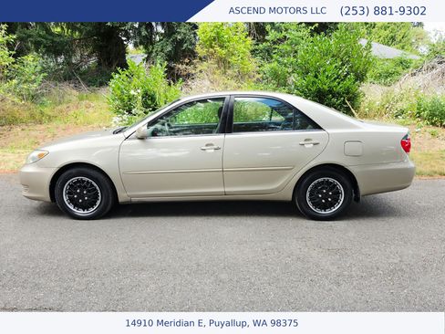 Used 2005 Toyota Camry LE FWD image 2