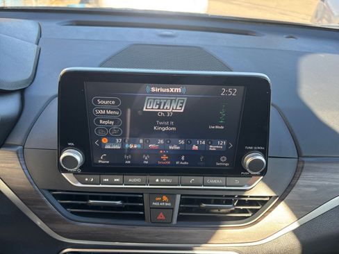 Used 2025 Nissan Altima 2.5 SV image 21