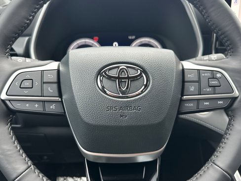 New 2026 Toyota Highlander XSE image 22