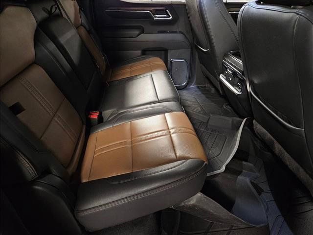 Used 2024 Chevrolet Silverado 1500 High Country w/ High Country Premium Package AWD/4WD image 18