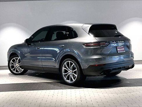 Used 2023 Porsche Cayenne image 3
