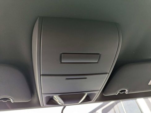 Used 2018 Dodge Grand Caravan SE FWD image 21