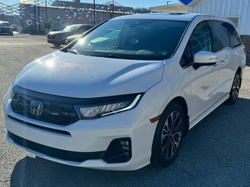 Used 2025 Honda Odyssey Elite image 3
