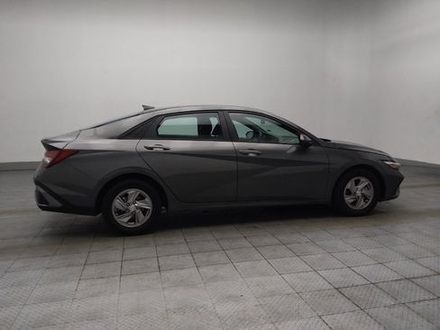 Used 2025 Hyundai Elantra SE FWD image 10