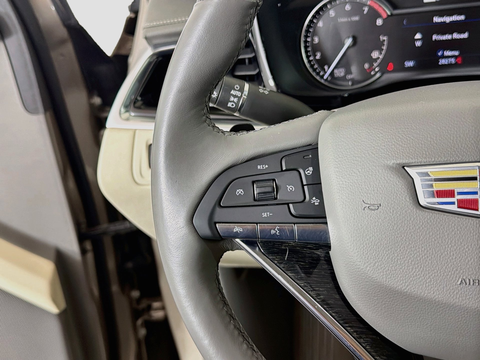 Used 2023 Cadillac XT6 Premium Luxury FWD image 40