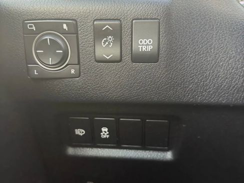 Used 2015 Lexus GX 460 image 22