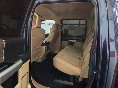 Used 2017 Ford F250 Lariat w/ Chrome Package image 9