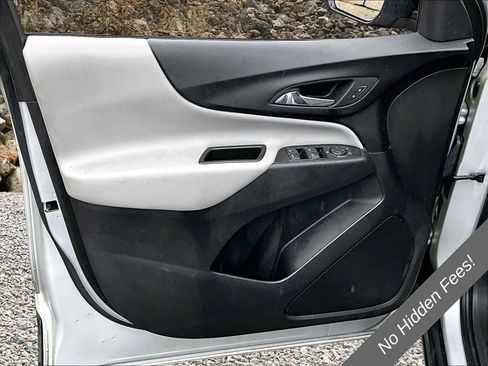 Used 2022 Chevrolet Equinox LS FWD image 18