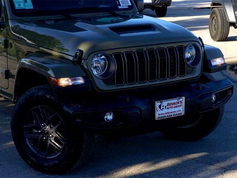 New 2026 Jeep Gladiator Sport image 3