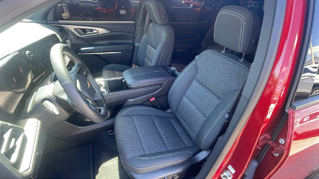 Used 2026 Chevrolet Traverse LT w/ LPO, Cargo Package FWD image 11