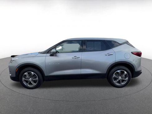 Used 2025 Chevrolet Blazer LT FWD image 9