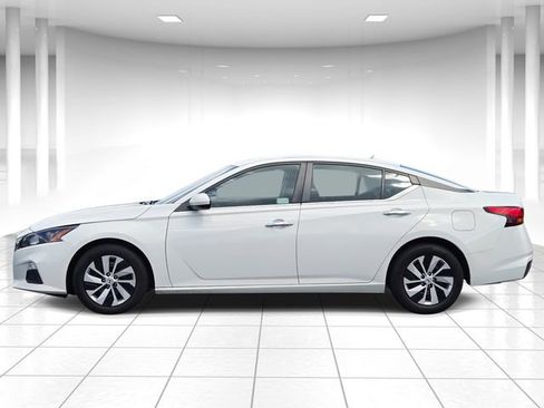 Used 2022 Nissan Altima 2.5 S image 2