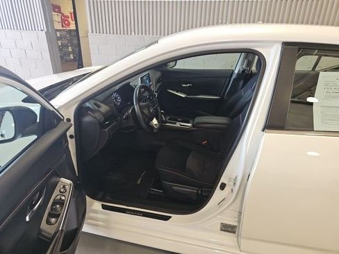 Certified 2022 Nissan Sentra SR w/ Electronics Package image 13